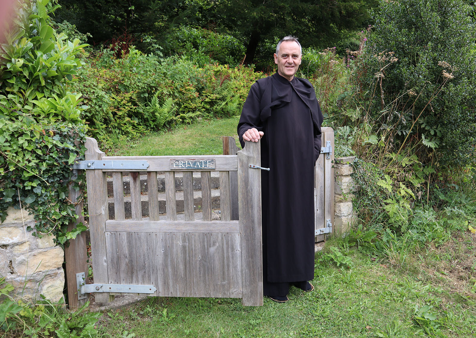 Klosterbruder am Gartentor